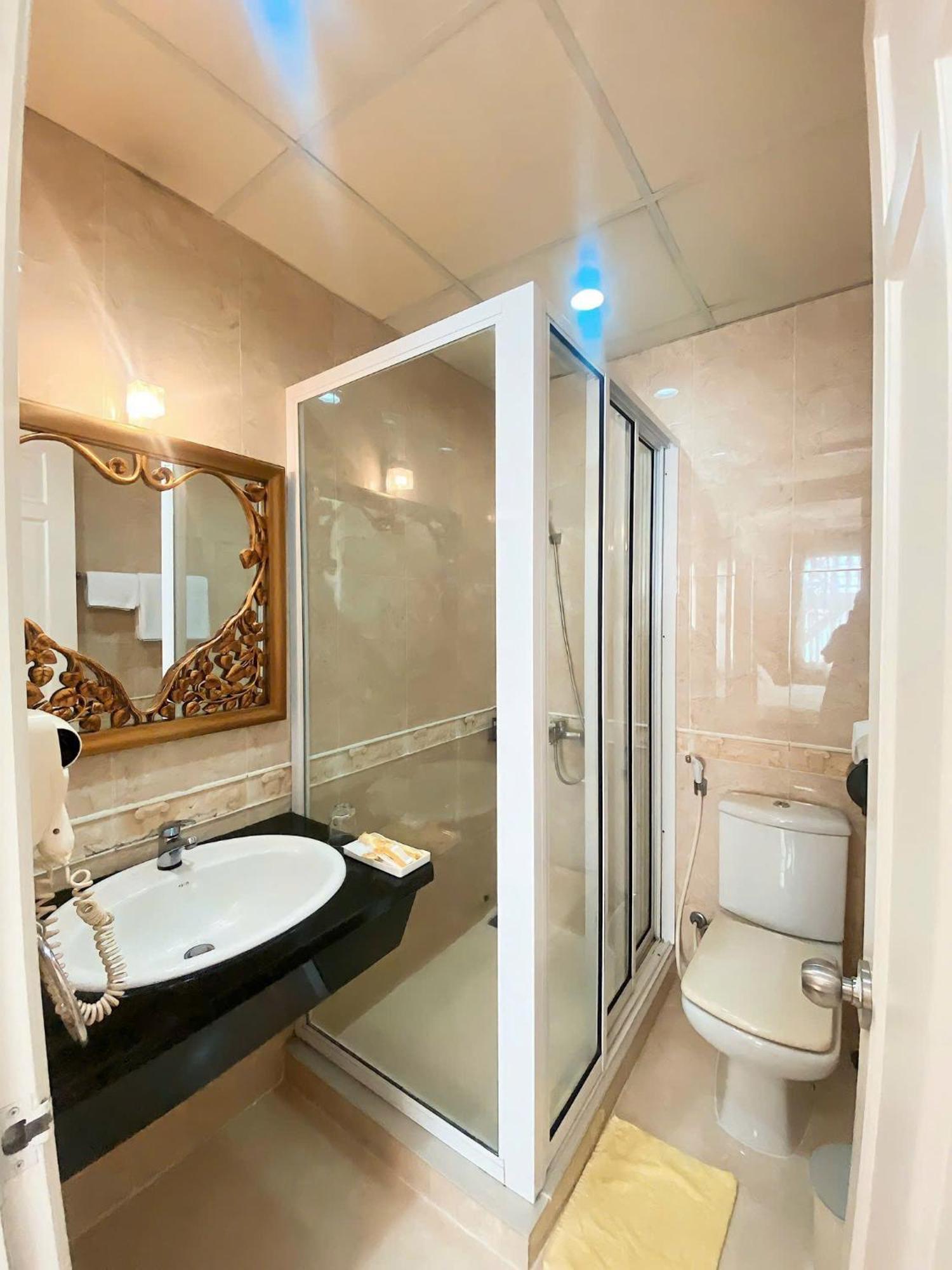 Hoang Thanh Thuy Airport Hotel 2 - Gan Am Thuc Dem Cho Hoang Hoa Tham Hô Chi Minh-Ville Extérieur photo
