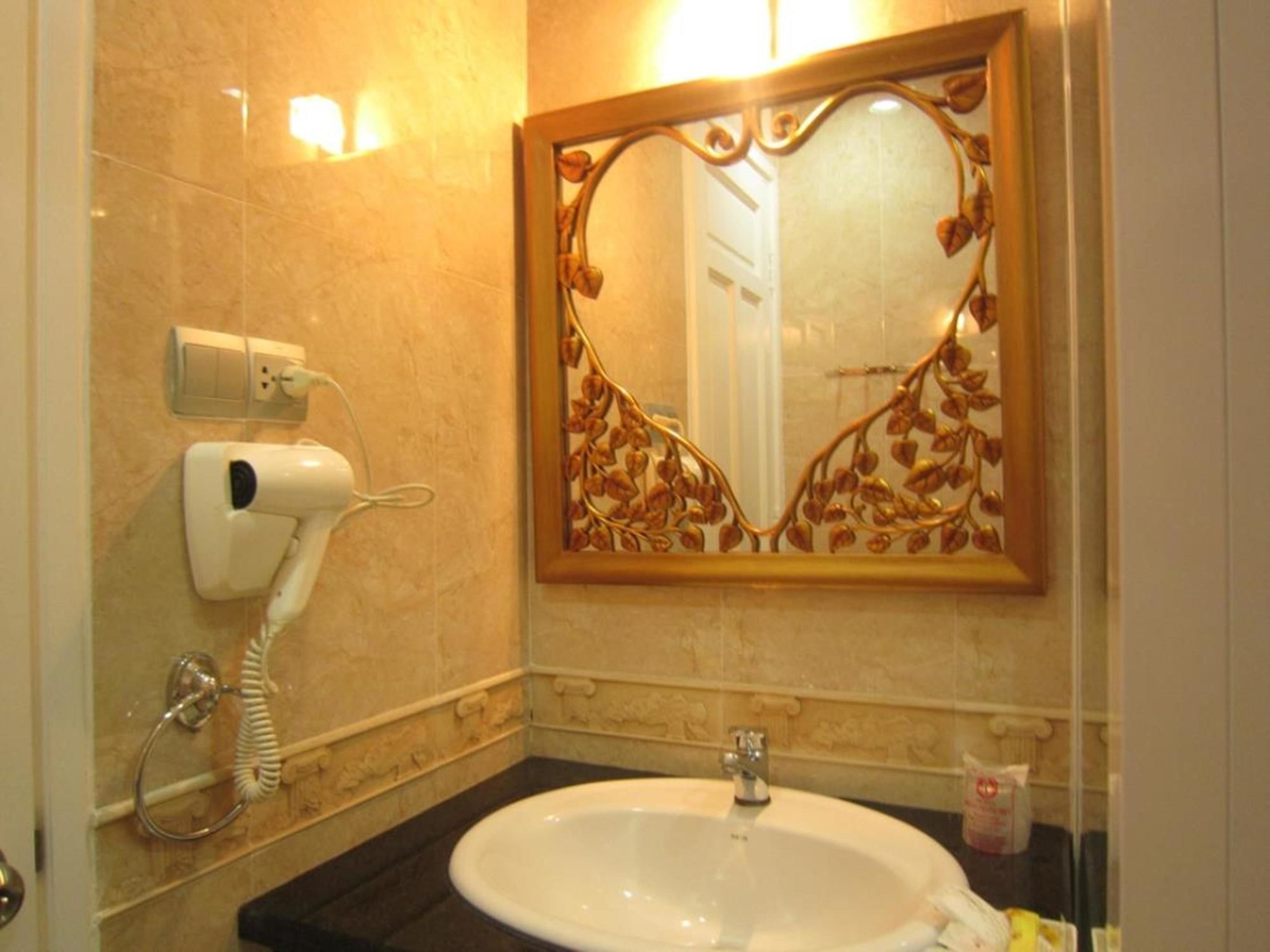 Hoang Thanh Thuy Airport Hotel 2 - Gan Am Thuc Dem Cho Hoang Hoa Tham Hô Chi Minh-Ville Extérieur photo